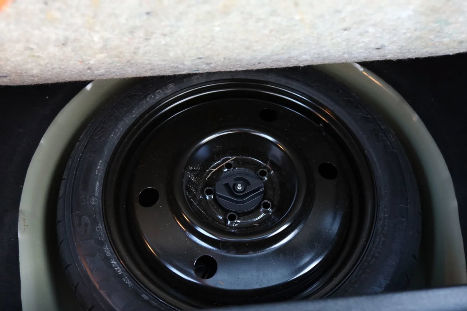Used 2018 Ford Explorer XLT w/ Equipment Group 201A FWD image 44