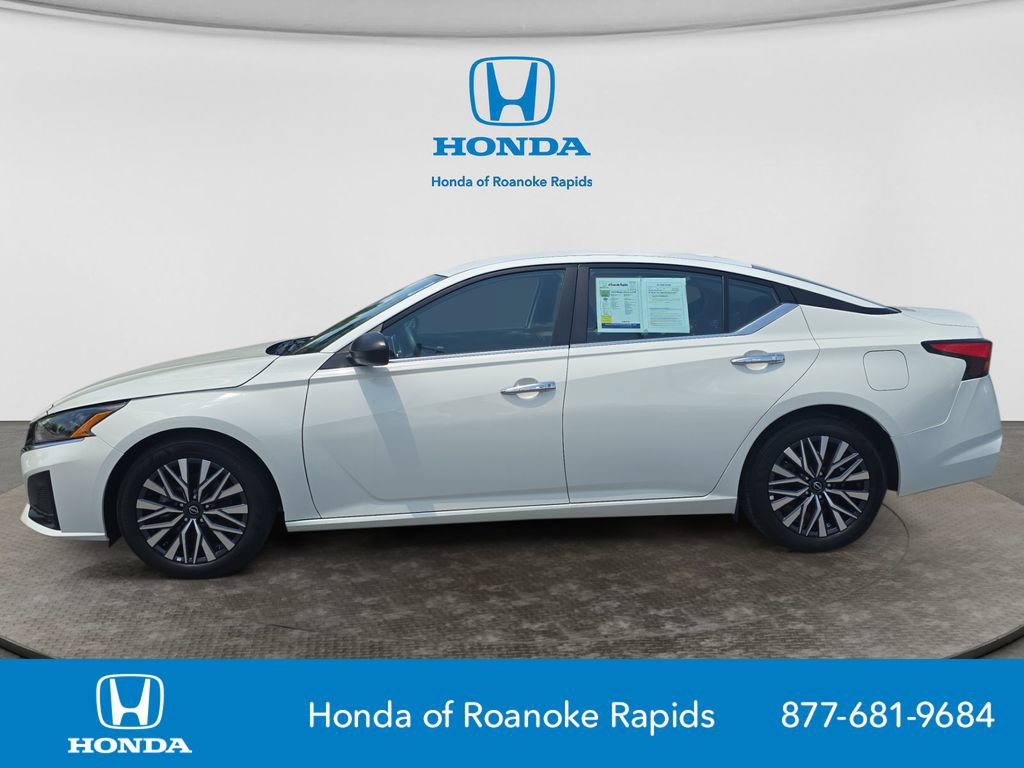 Used 2025 Nissan Altima 2.5 SV FWD image 2