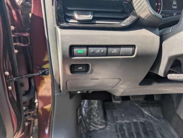 Used 2022 Nissan Sentra SV FWD image 11