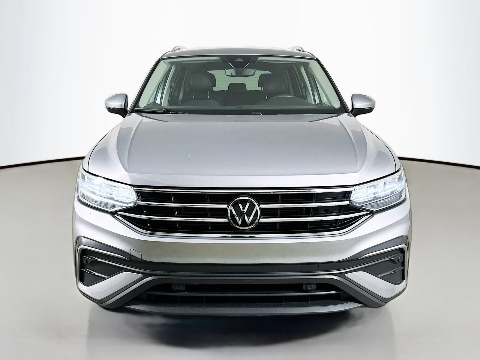 Used 2022 Volkswagen Tiguan SE AWD/4WD image 2