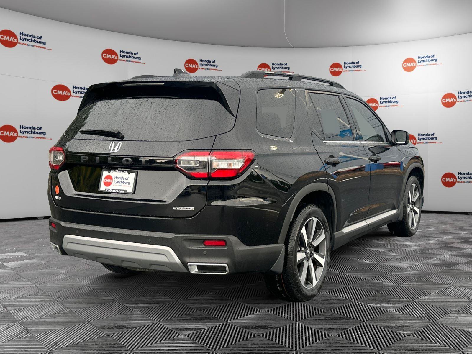 Used 2024 Honda Pilot Touring image 5