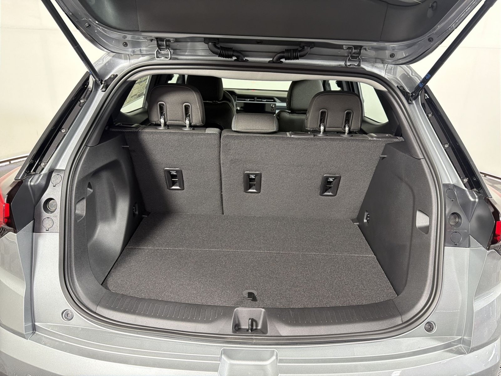 New 2027 Chevrolet Bolt LT w/ Comfort Package FWD image 25