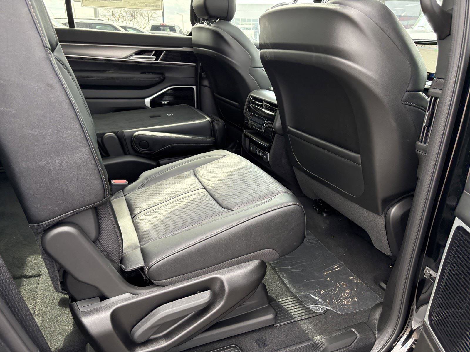 New 2026 Jeep Grand Wagoneer L Limited w/ Premium Group II image 12