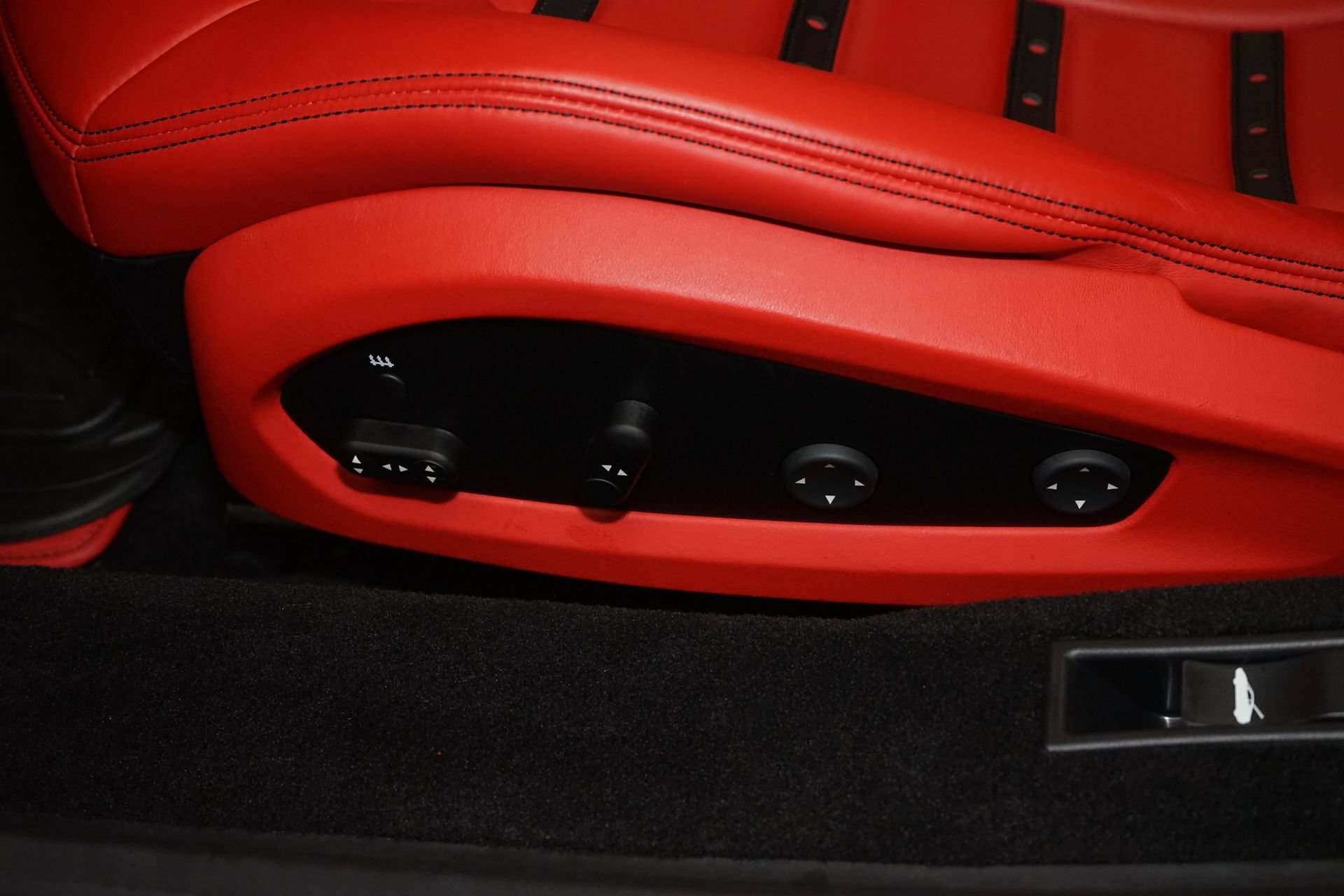 Used 2021 Ferrari F8 Tributo RWD image 25