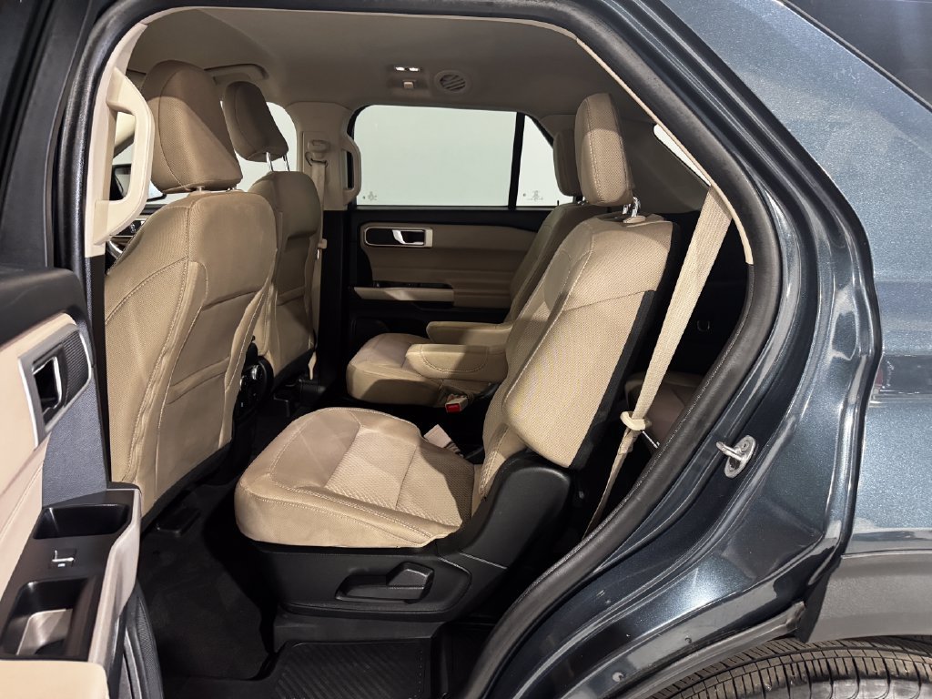 Used 2023 Ford Explorer XLT AWD/4WD image 21