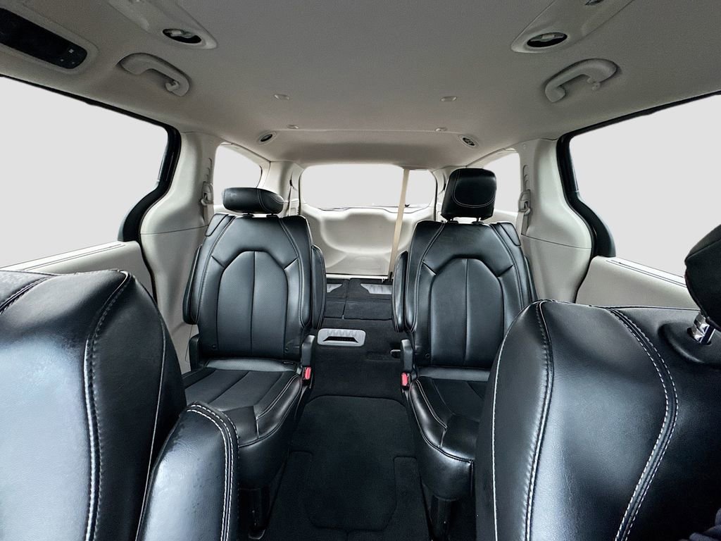 Used 2024 Chrysler Pacifica Touring-L image 24