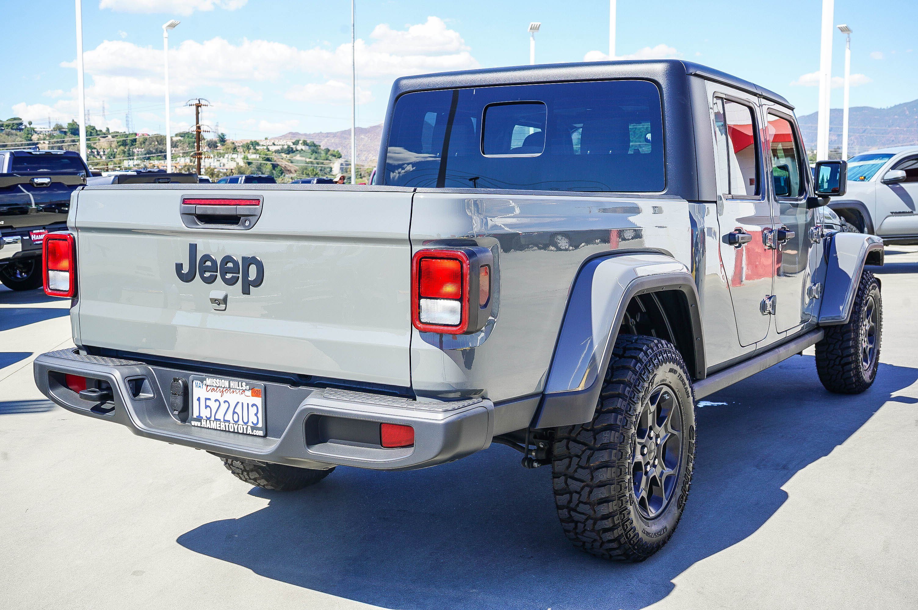Used 2023 Jeep Gladiator Sport AWD/4WD image 7