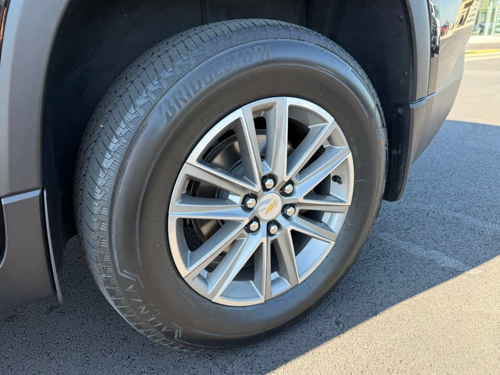 Used 2024 Chevrolet Traverse LT w/ LPO, Floor Liner Package FWD image 31