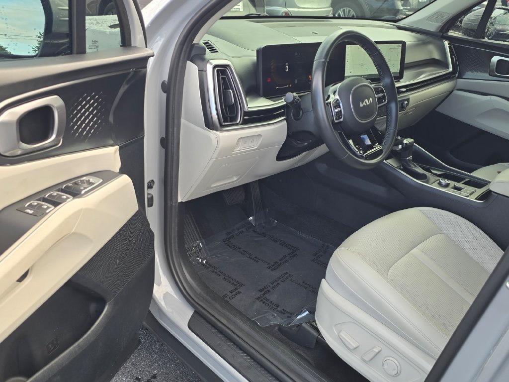 Certified 2025 Kia Sorento EX FWD image 9