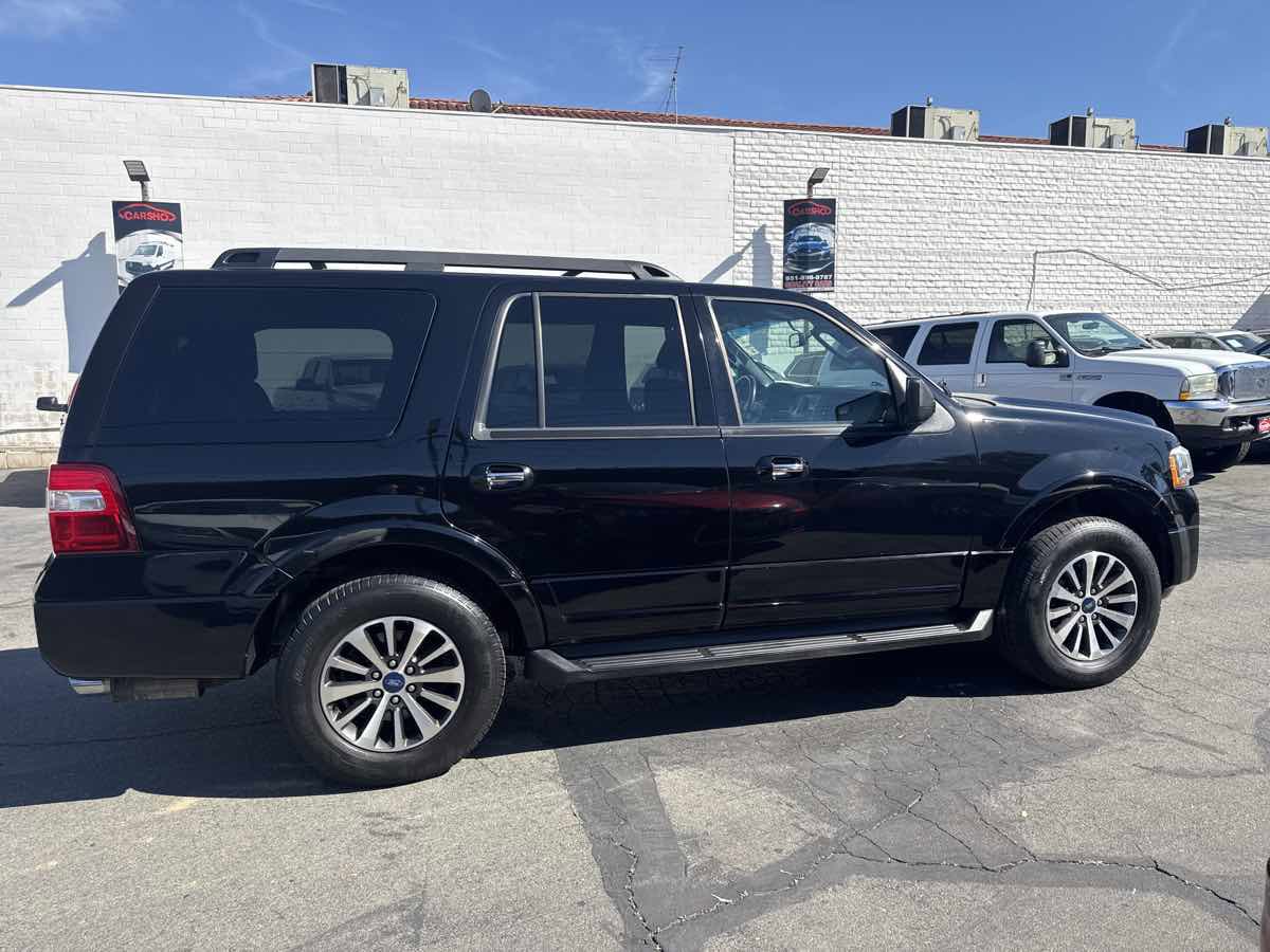 Used 2017 Ford Expedition XLT image 4