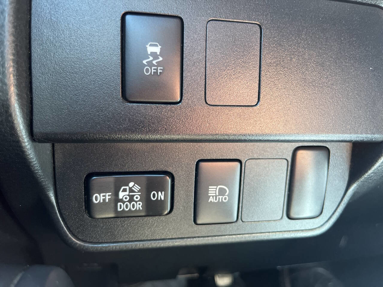 Used 2022 Toyota Tacoma SR image 30