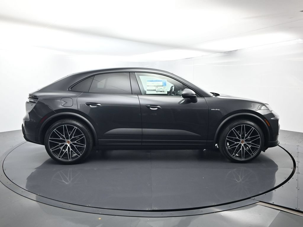 Used 2026 Porsche Macan Electric RWD image 16