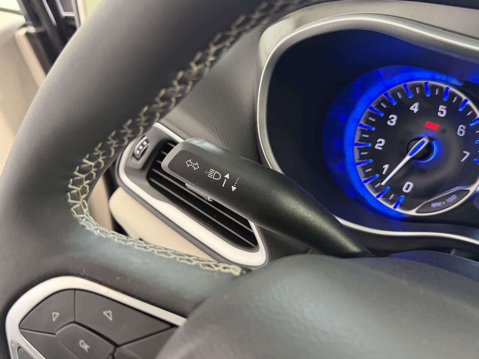 Used 2023 Chrysler Pacifica Touring-L FWD image 17