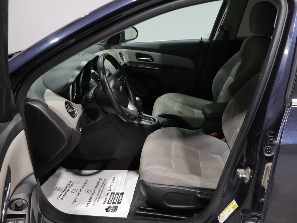 Used 2014 Chevrolet Cruze LT image 10