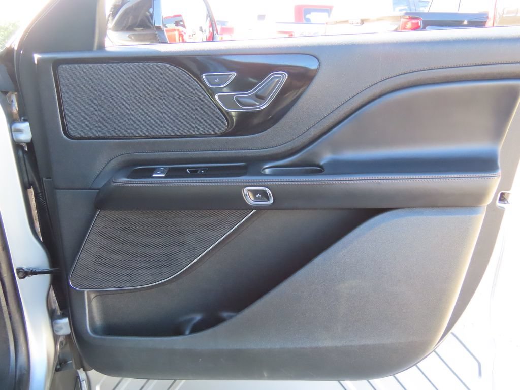 Used 2023 Lincoln Aviator AWD w/ Premium Package image 44