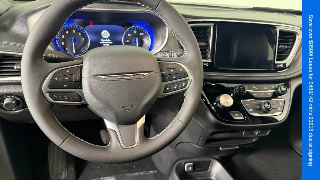 New 2027 Chrysler Pacifica Select FWD image 16