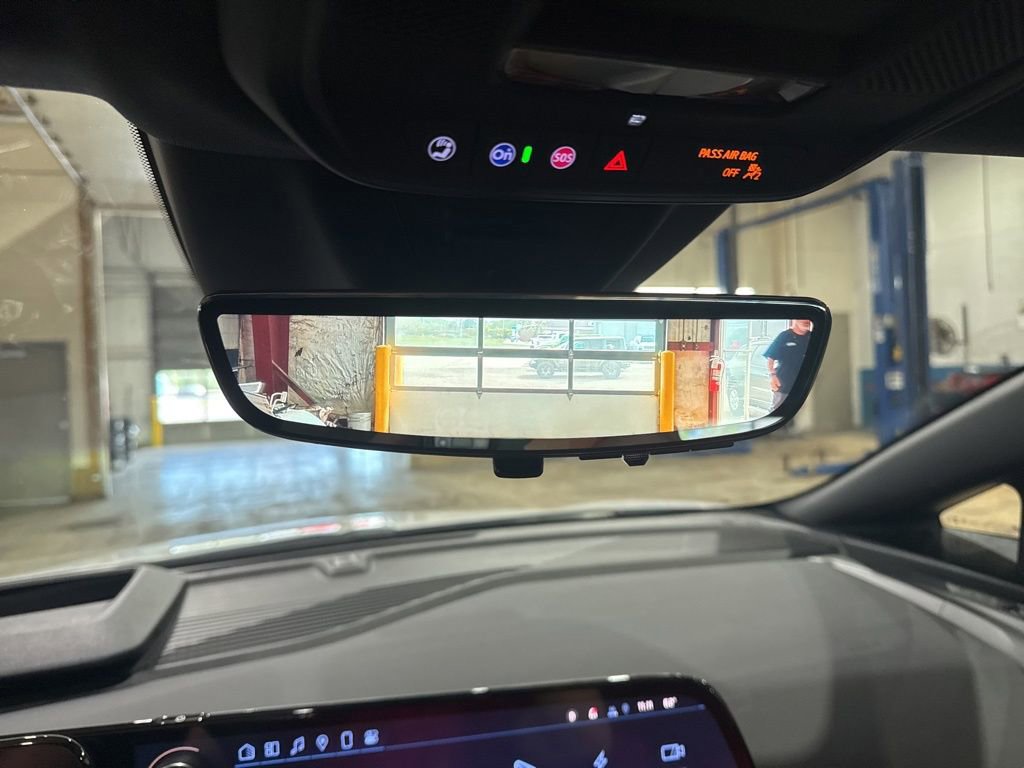 New 2025 Chevrolet Equinox EV RS w/ Convenience Package II FWD image 28