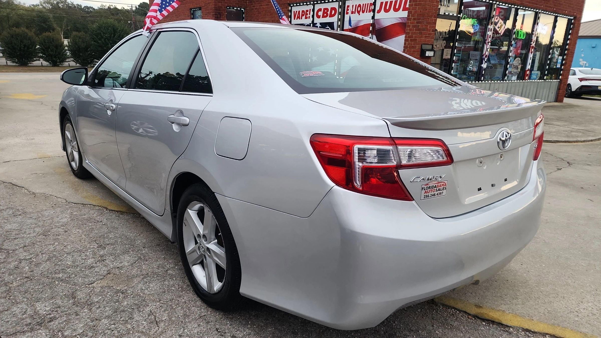 Used 2014 Toyota Camry SE image 5