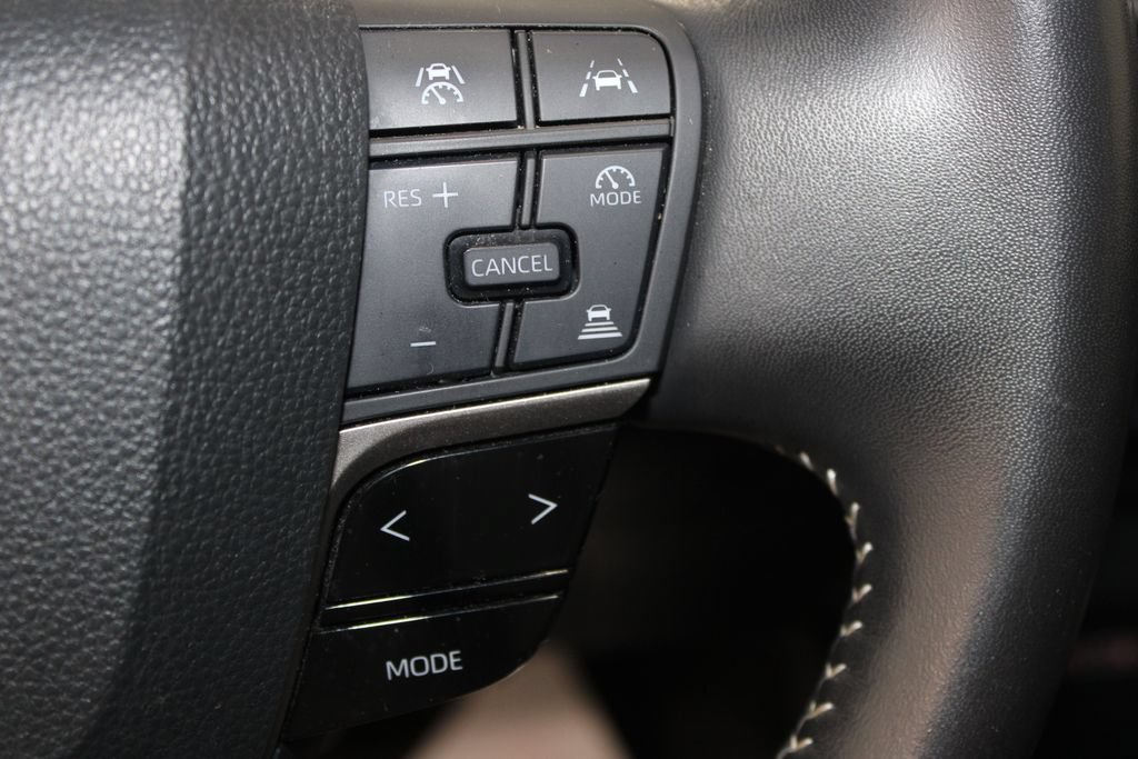 Used 2025 Toyota Camry SE FWD image 28