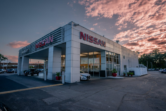 Used 2024 Nissan Pathfinder SL w/ SL Premium Package FWD image 3