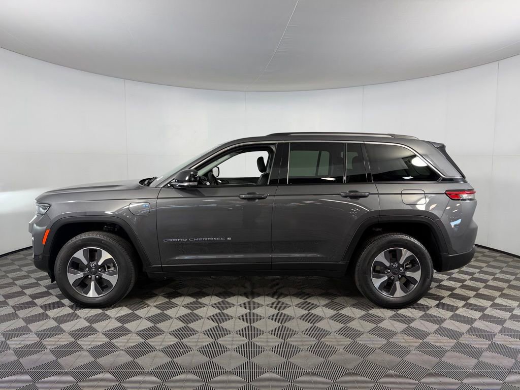 Used 2022 Jeep Grand Cherokee Limited 4xe w/ Luxury Tech Group II image 9