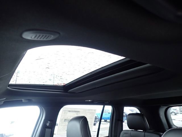 New 2025 Jeep Grand Cherokee Altitude image 18