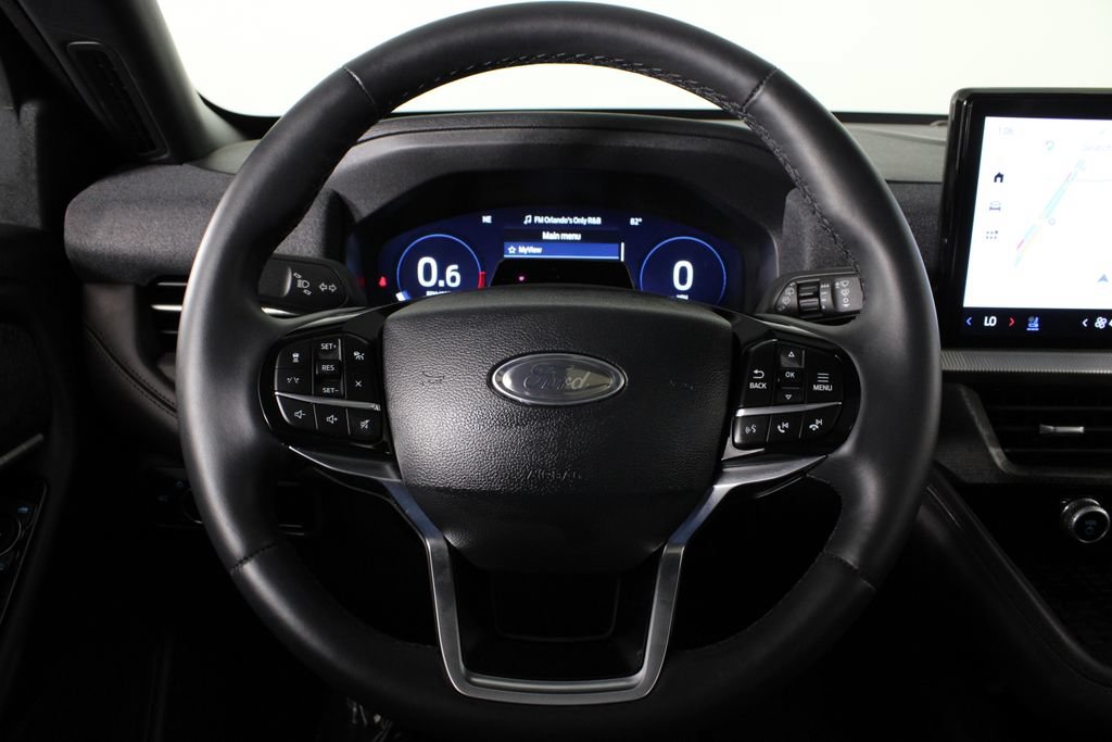 Used 2025 Ford Explorer Platinum w/ Ultimate Package AWD/4WD image 10