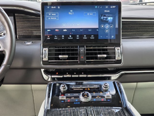 Used 2023 Lincoln Navigator Black Label AWD/4WD image 9