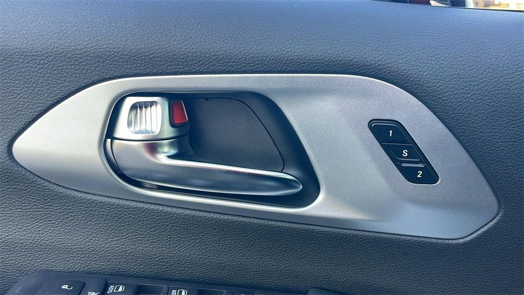 New 2025 Chrysler Pacifica Limited image 18