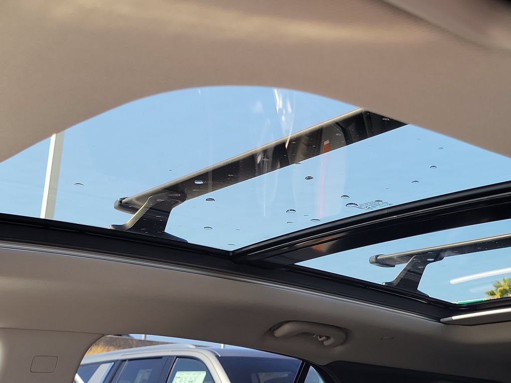 Used 2020 Chevrolet Equinox Premier FWD image 16