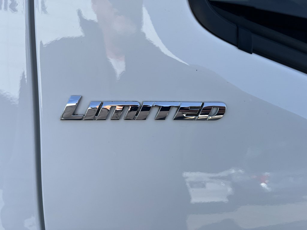 Used 2017 Toyota Tacoma Limited image 24