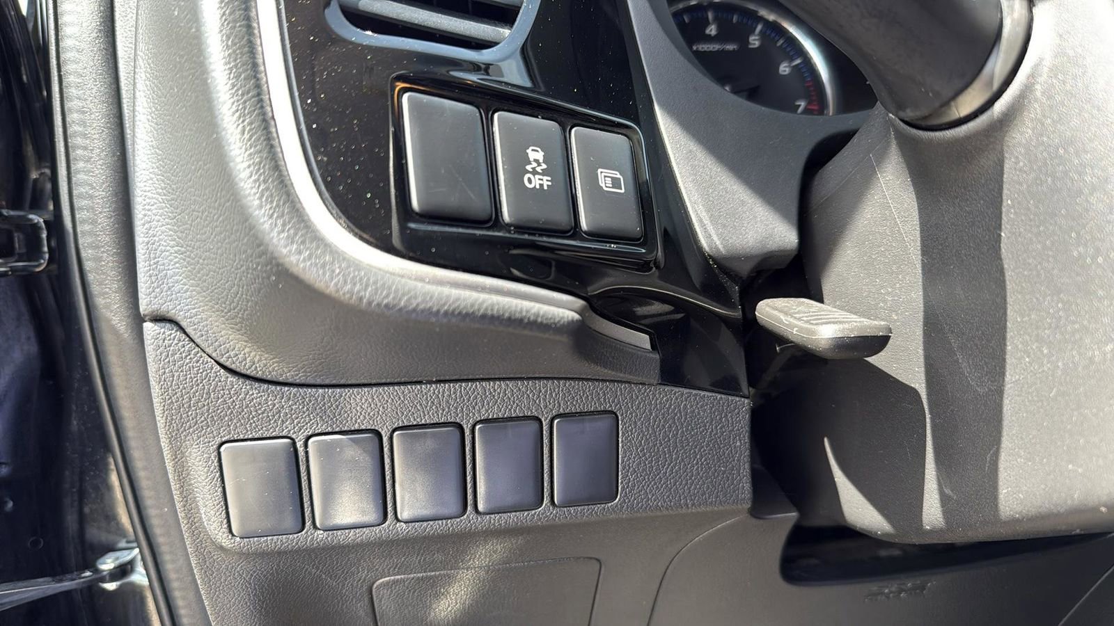 Used 2018 Mitsubishi Outlander ES image 13