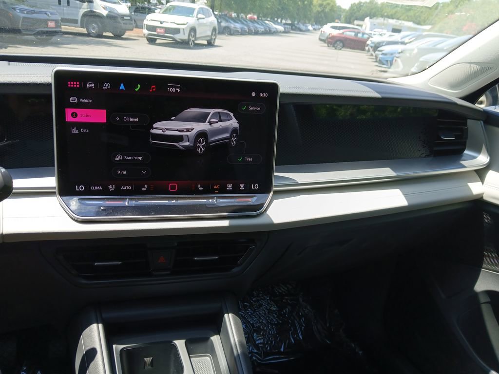 Used 2025 Volkswagen Tiguan SE image 18