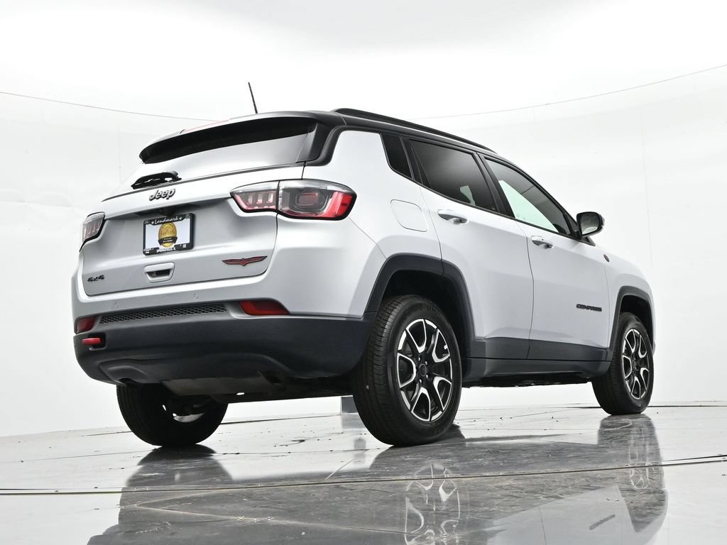 Used 2025 Jeep Compass Trailhawk AWD/4WD image 27
