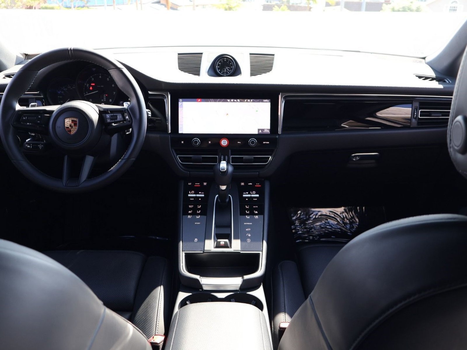 Certified 2026 Porsche Macan AWD/4WD image 21