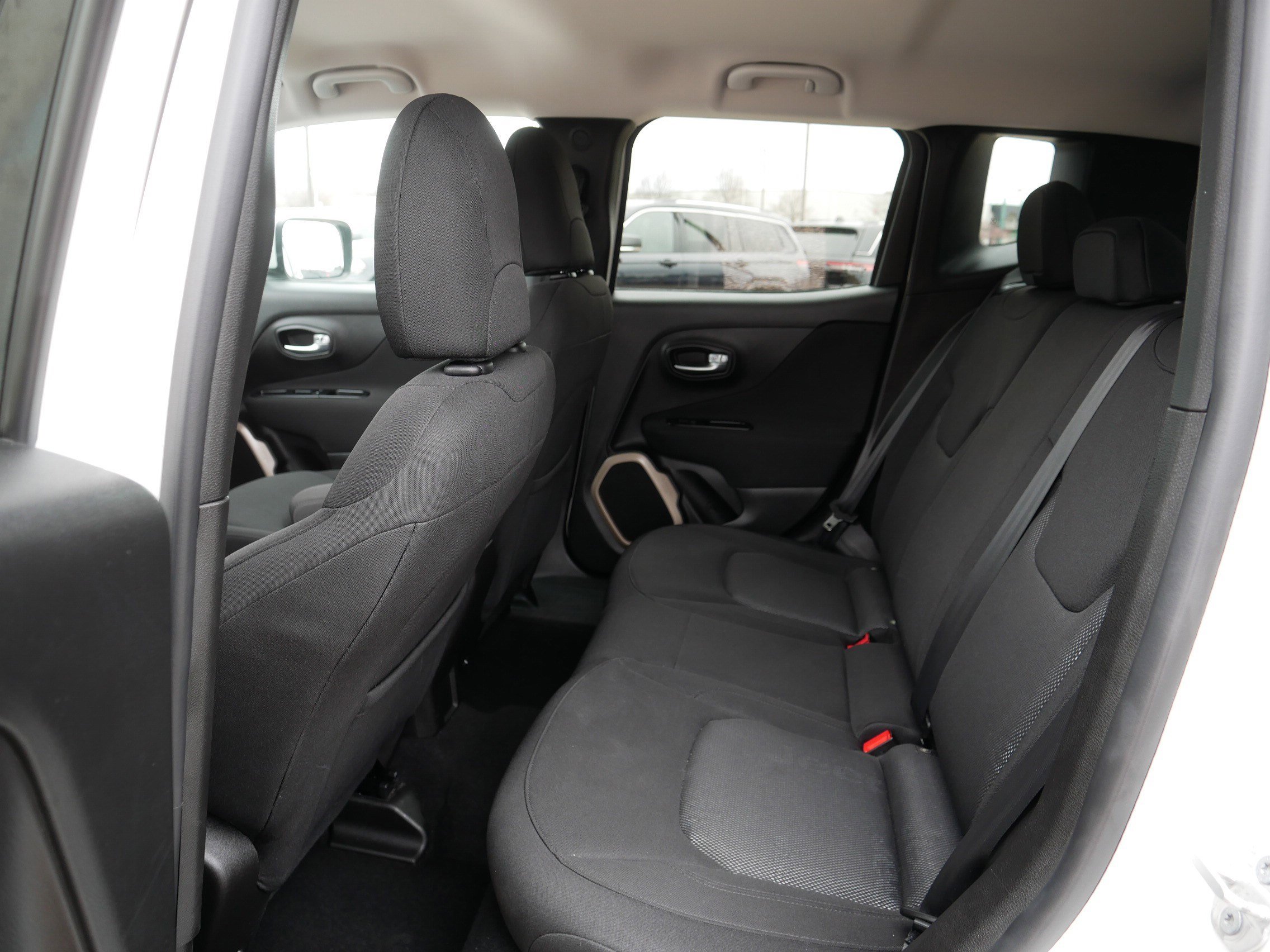 Used 2017 Jeep Renegade Latitude w/ Cold Weather Group image 36