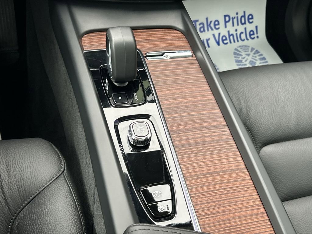 Certified 2023 Volvo XC60 B5 Plus AWD/4WD image 22