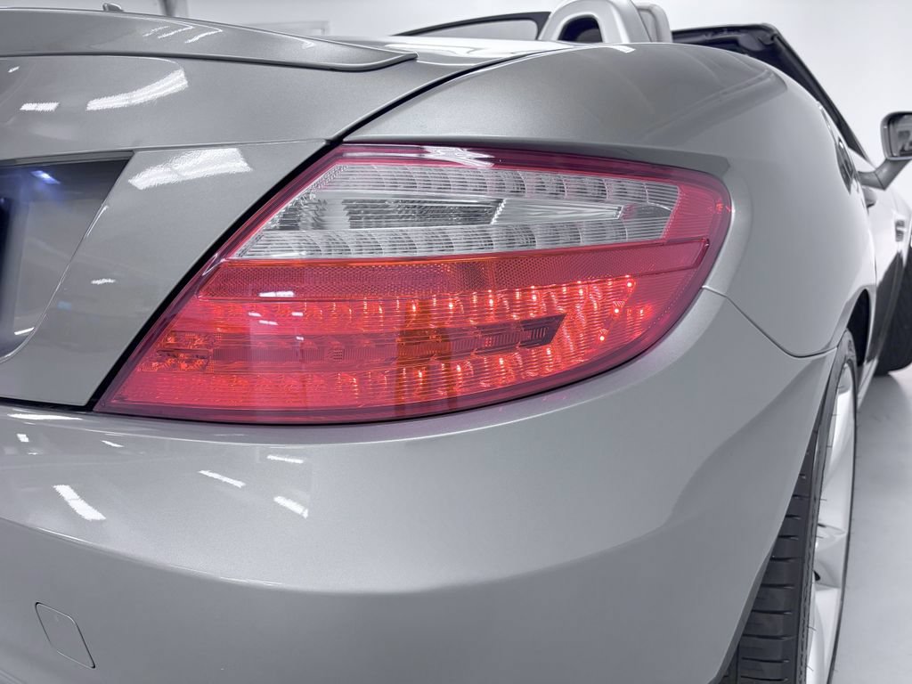 Used 2012 Mercedes-Benz SLK 350 image 10