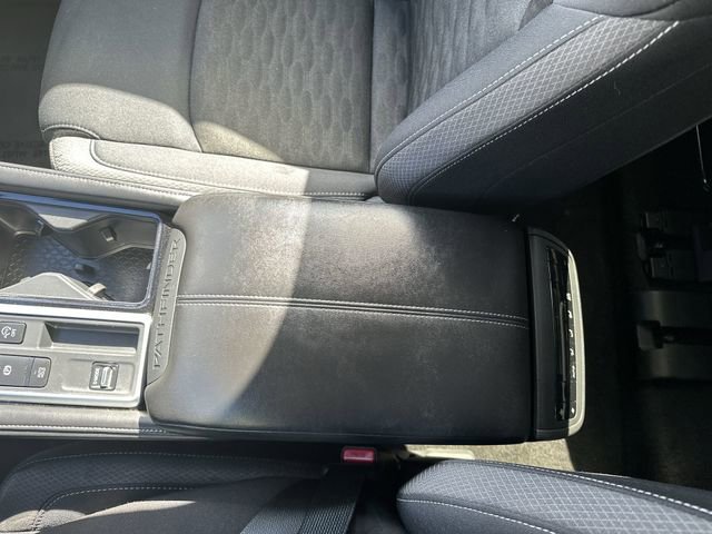 Used 2025 Nissan Pathfinder SV image 24