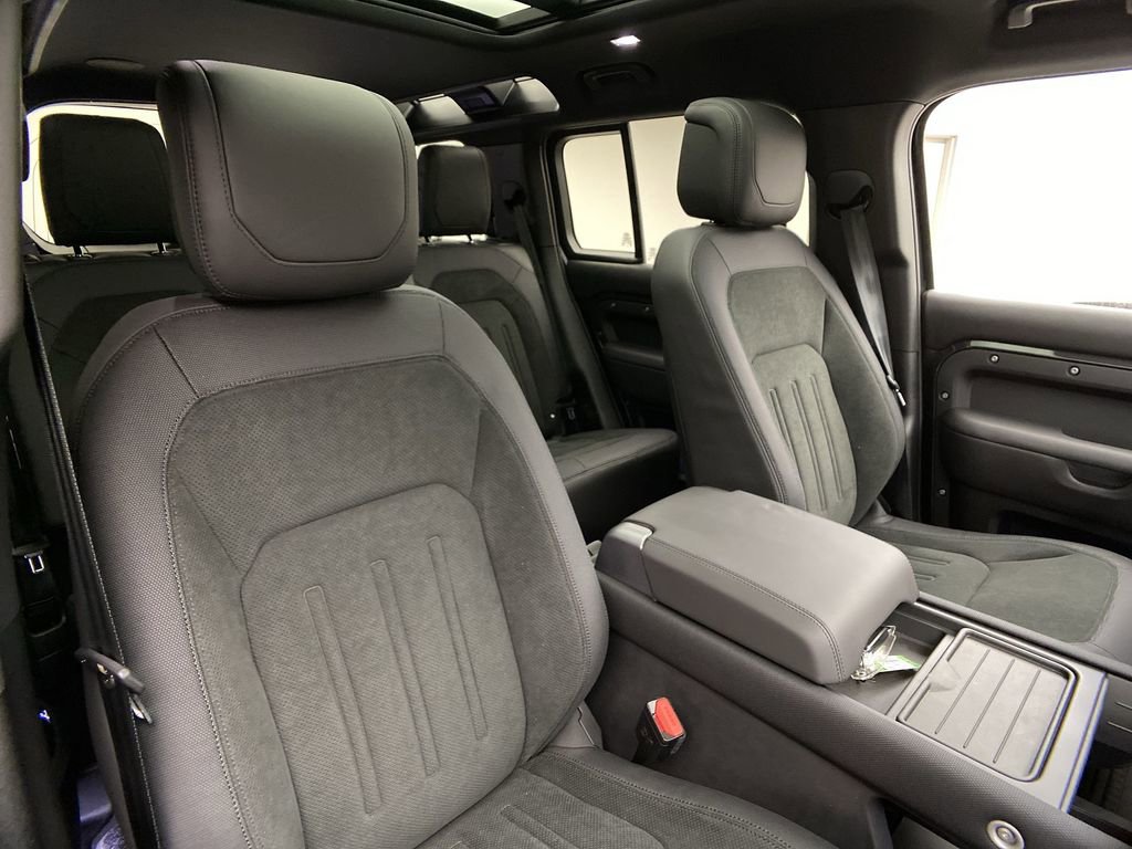 Certified 2023 Land Rover Defender 90 X-Dynamic SE image 3