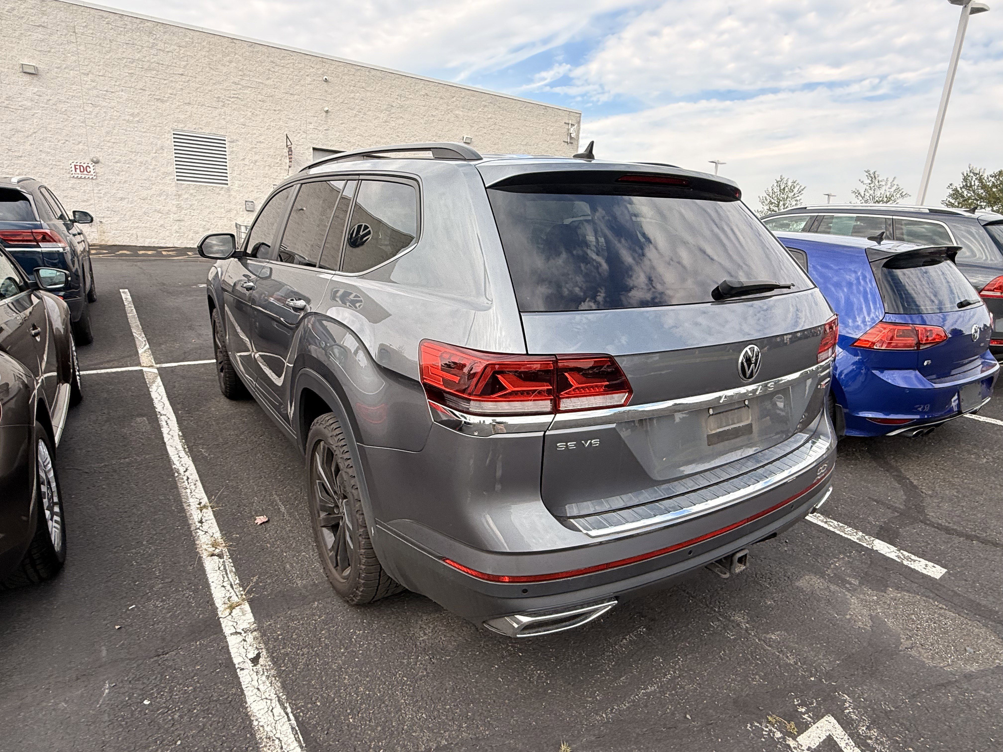Used 2022 Volkswagen Atlas SE w/ Black Wheel Package image 7