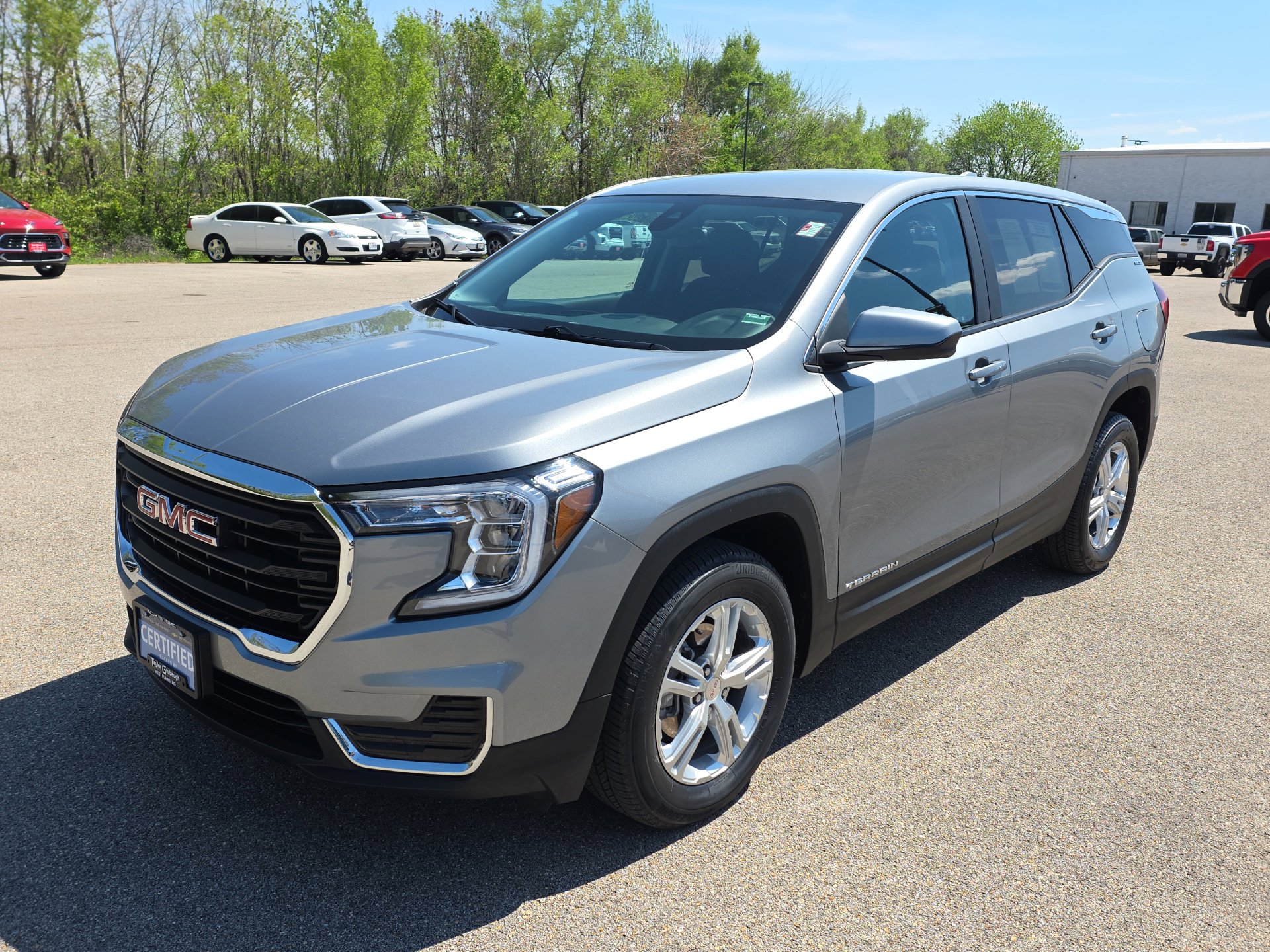 Used 2024 GMC Terrain SLE image 4
