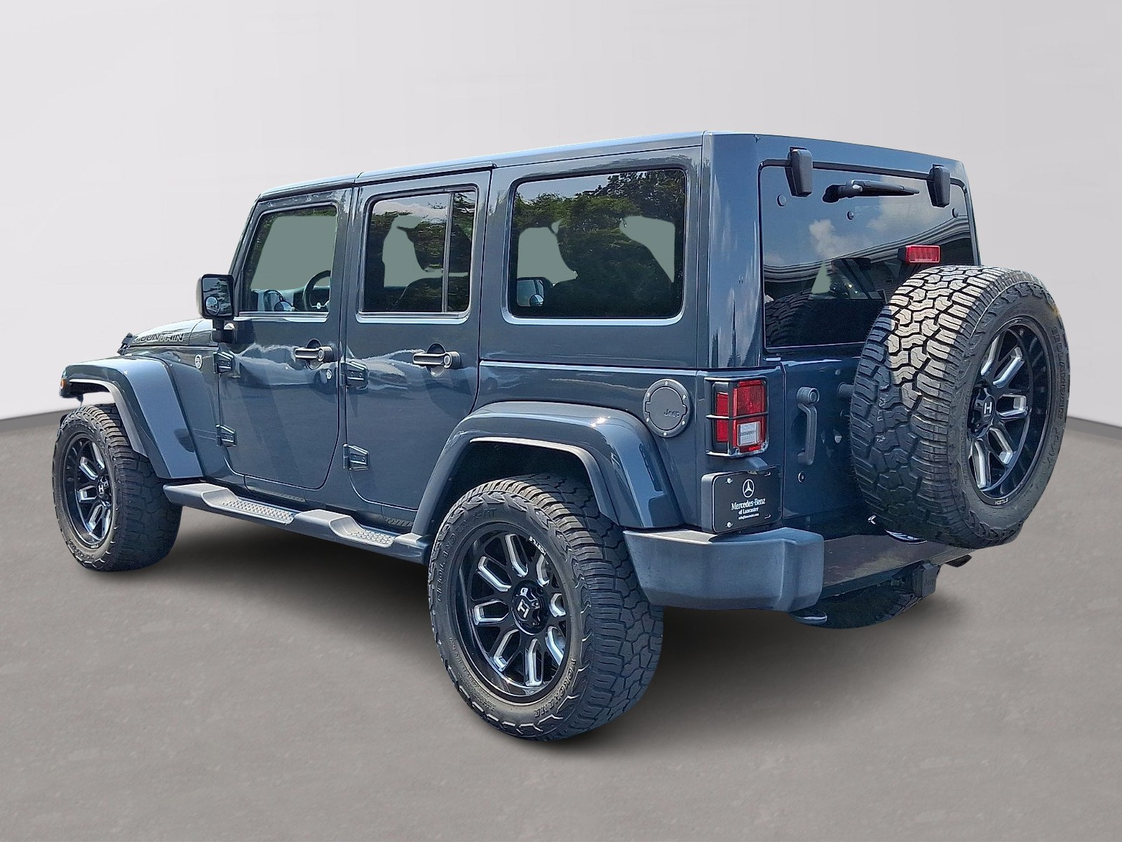 Used 2017 Jeep Wrangler Unlimited Sahara AWD/4WD image 6