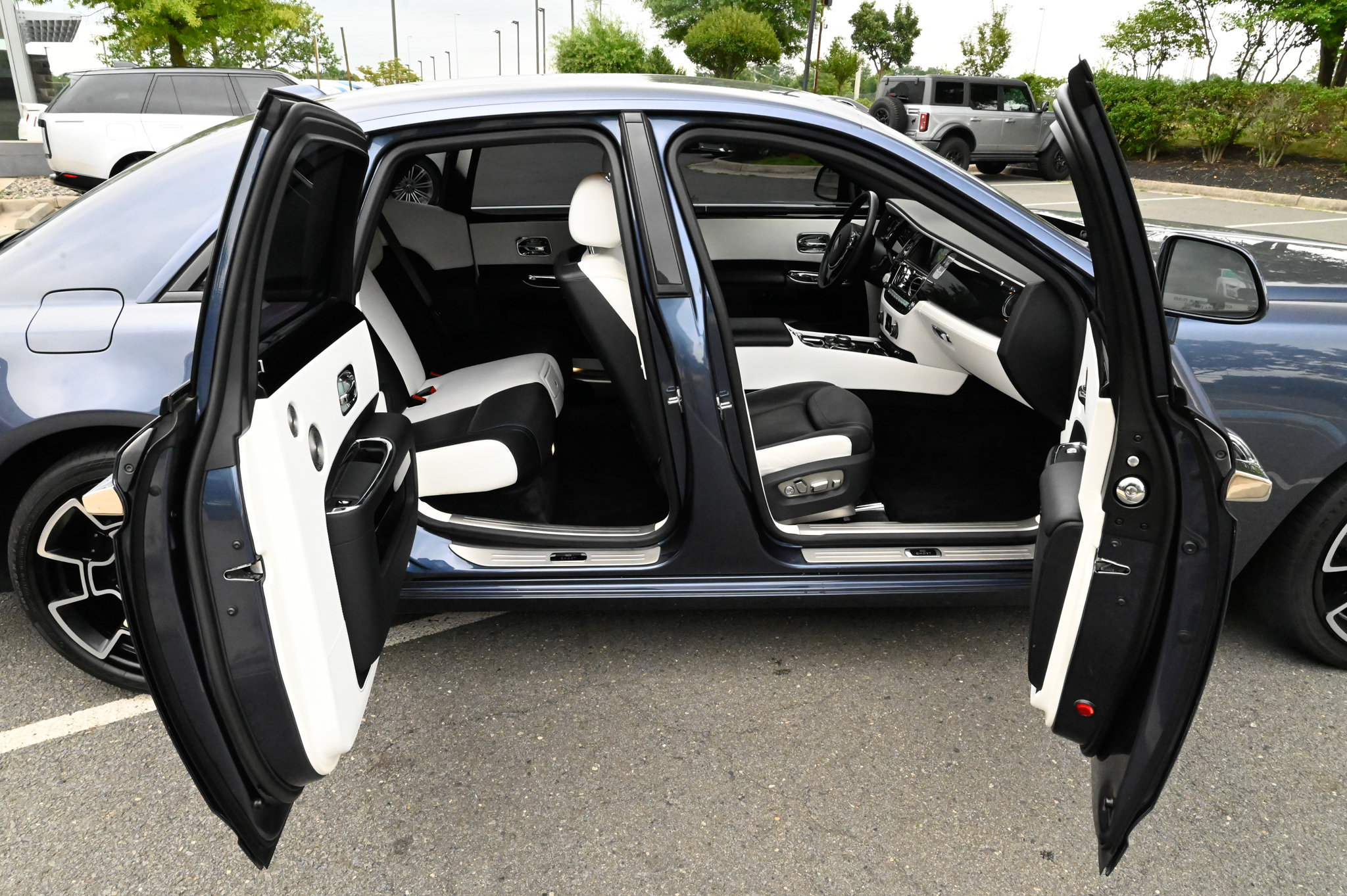 Used 2018 Rolls-Royce Ghost RWD image 52