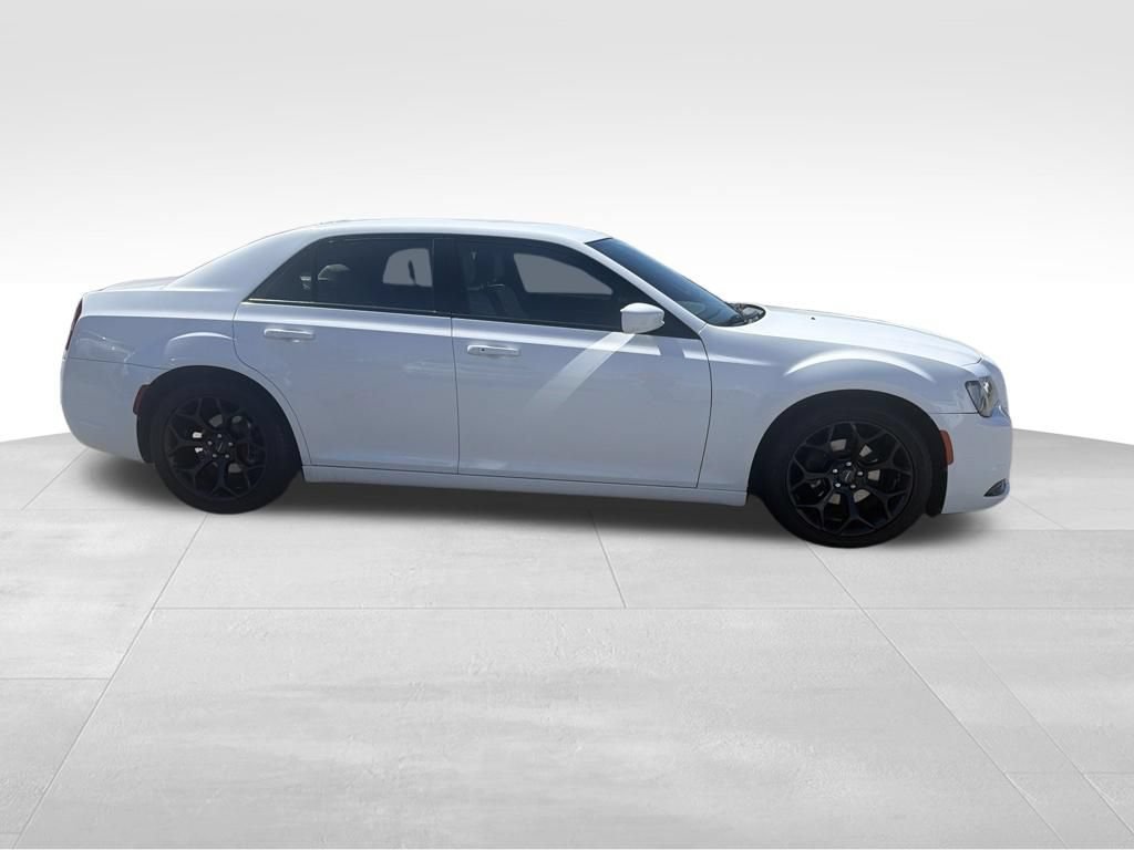 Used 2019 Chrysler 300 S RWD image 4