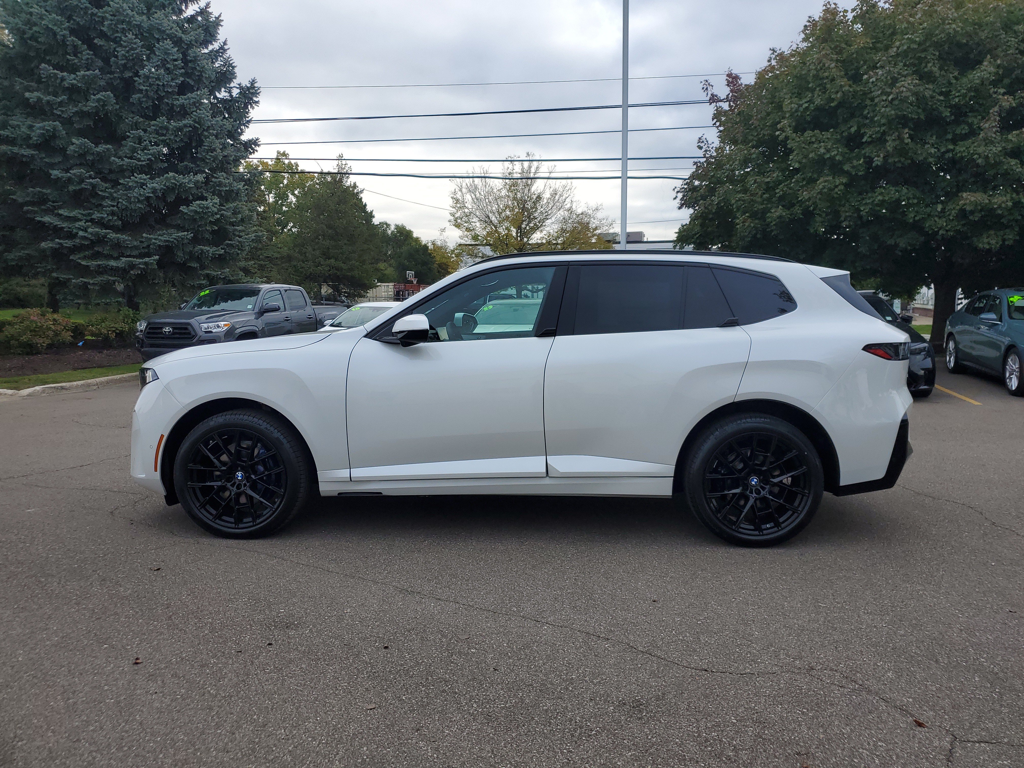 New 2027 BMW X5 xDrive40i w/ M Sport Package AWD/4WD image 2