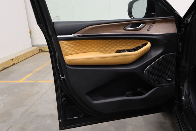 Used 2023 Jeep Grand Cherokee L Summit w/ Advanced Protech Group IV image 23