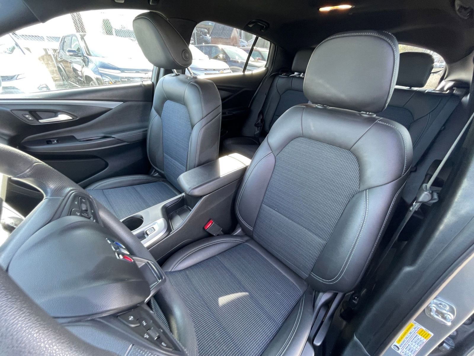Used 2025 Buick Envista Preferred image 35
