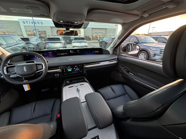 New 2025 Lincoln Navigator Reserve image 16