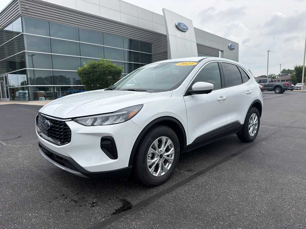 Used 2023 Ford Escape Active w/ Tech Pack #2 AWD/4WD image 2